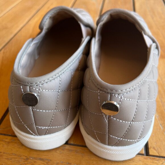 EUC Mossimo Women’s 8 Tan Khaki Quilted Slip On Shoe Sneaker Size 8 - Picture 3 of 11